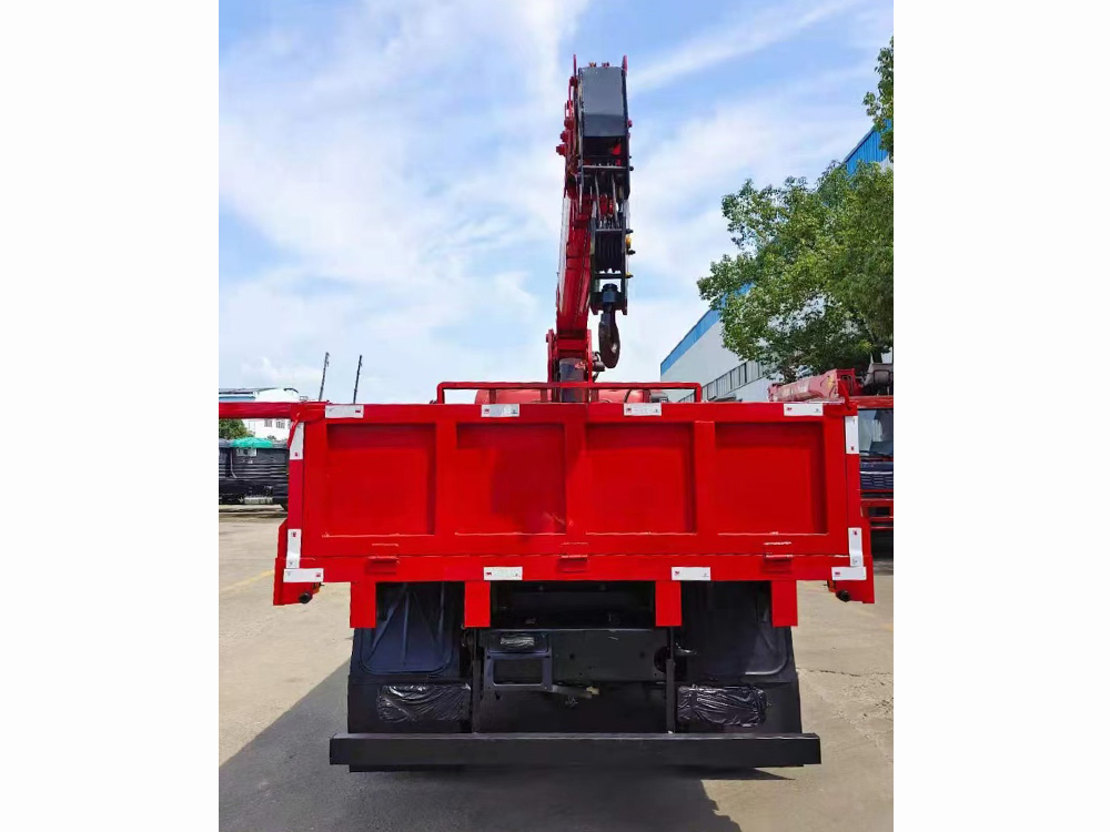 國六重汽藍牌長威5噸四節(jié)直臂隨車吊